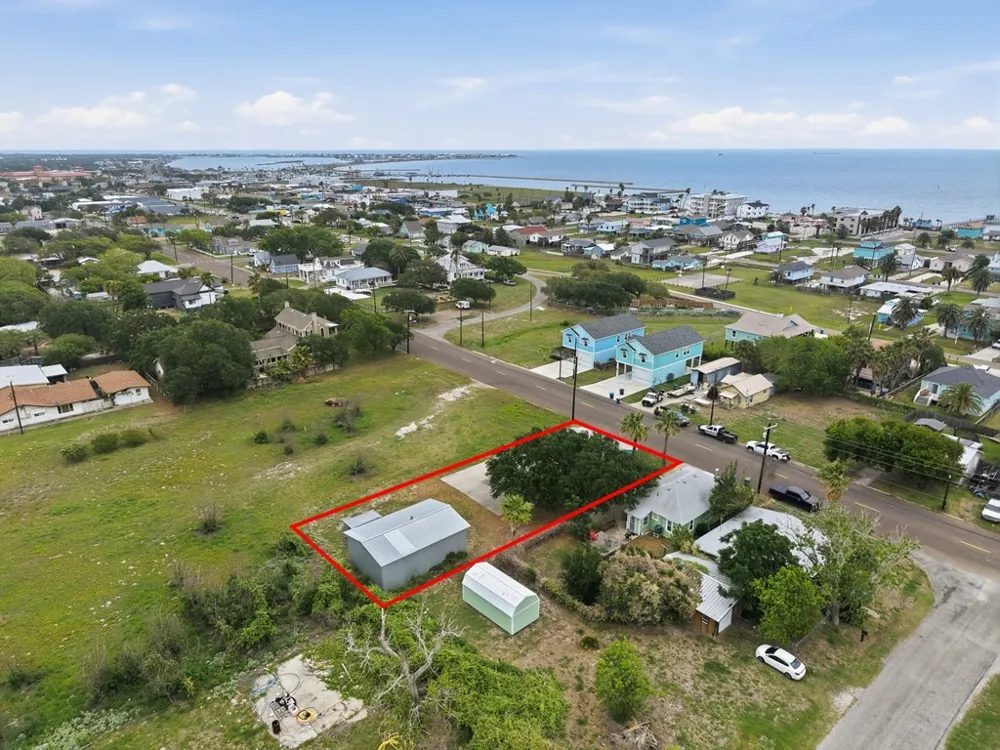 819 S Church Street Rockport, TX 78382