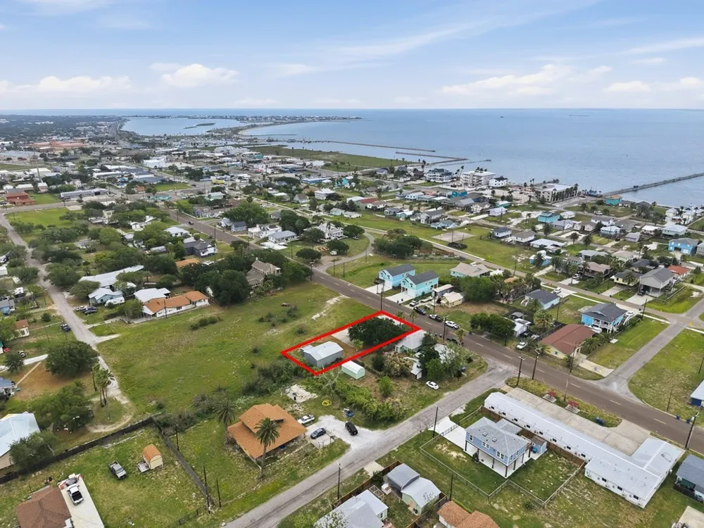 819 S Church Street Rockport, TX 78382