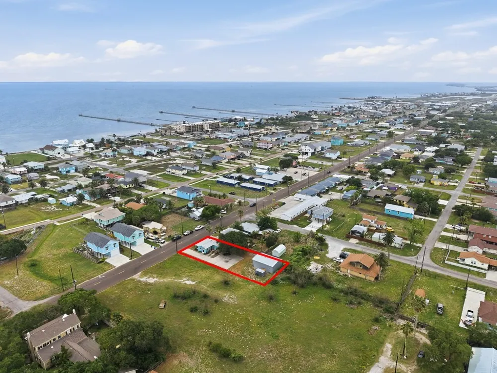 819 S Church Street Rockport, TX 78382