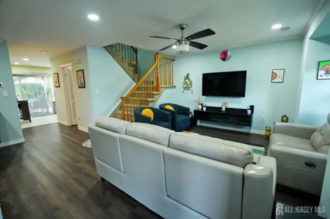 1702 OAK COURT