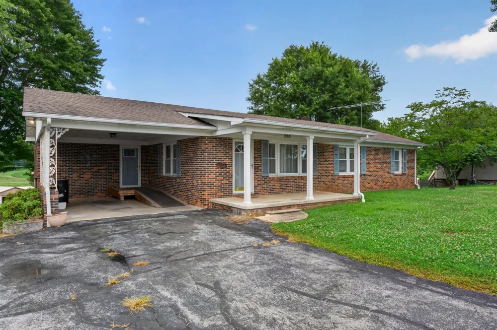 3035 Monterey Hwy Sparta, TN 38583