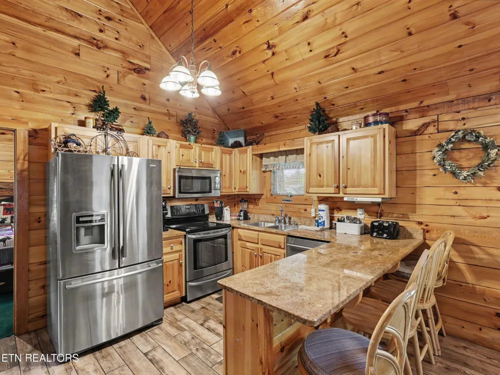 1629 Little Cabin Loop Pigeon Forge, TN 37862