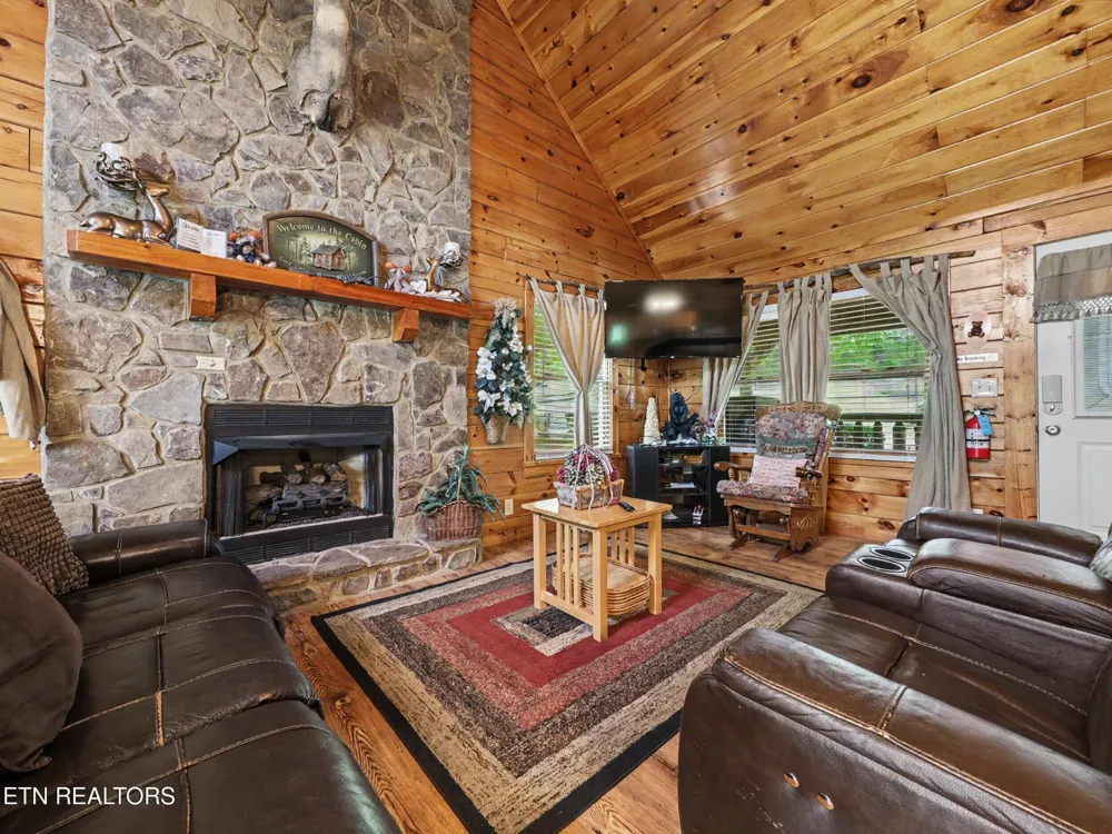 1629 Little Cabin Loop Pigeon Forge, TN 37862