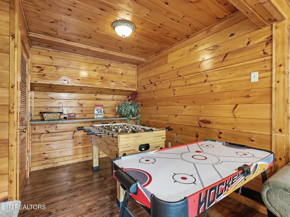 1629 Little Cabin Loop Pigeon Forge, TN 37862