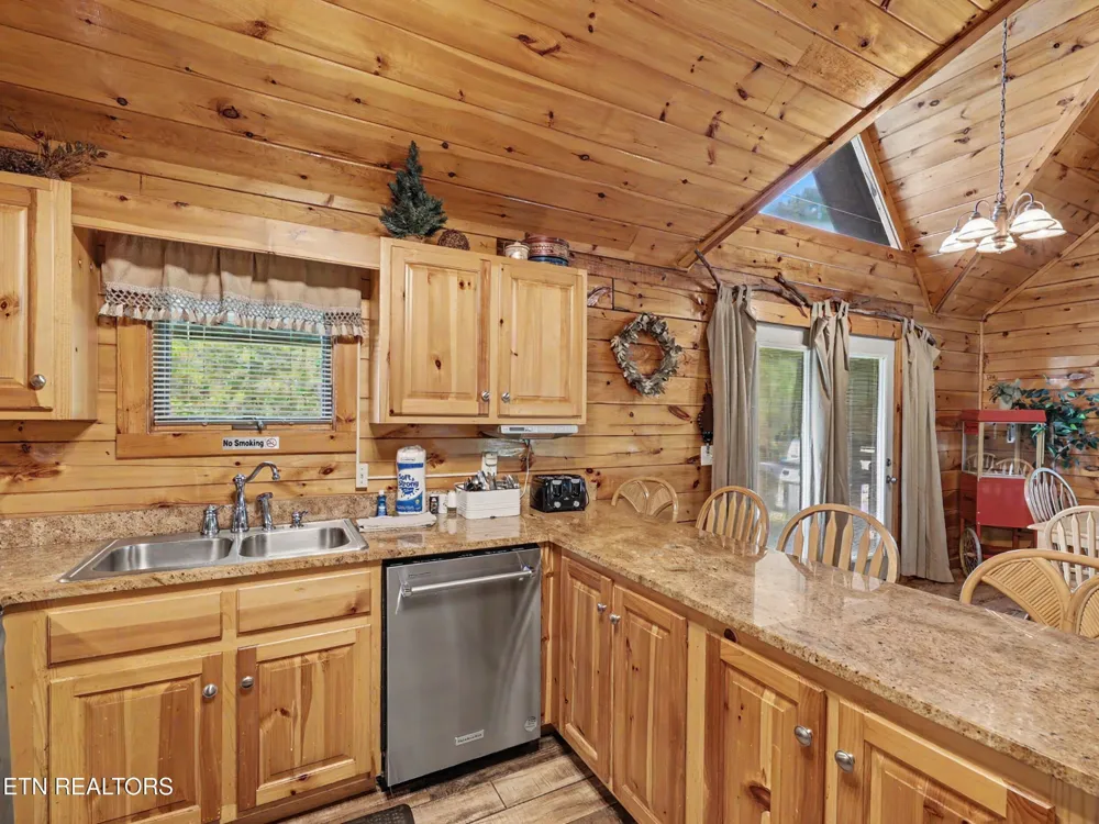 1629 Little Cabin Loop Pigeon Forge, TN 37862