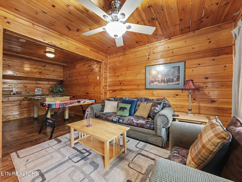 1629 Little Cabin Loop Pigeon Forge, TN 37862