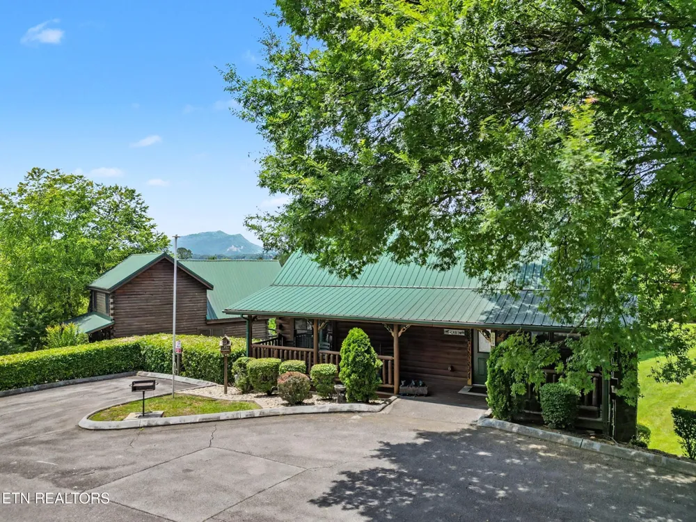 1629 Little Cabin Loop Pigeon Forge, TN 37862