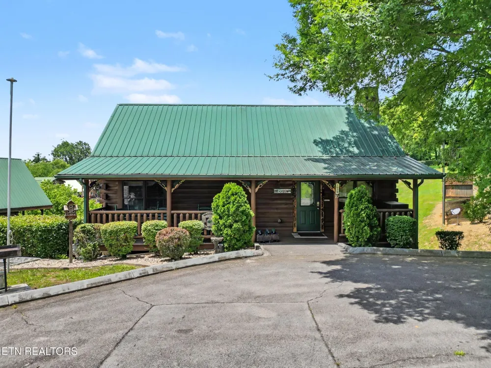 1629 Little Cabin Loop Pigeon Forge, TN 37862