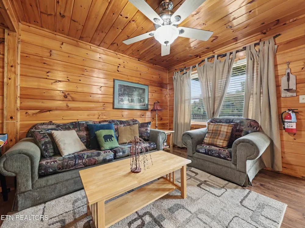 1629 Little Cabin Loop Pigeon Forge, TN 37862