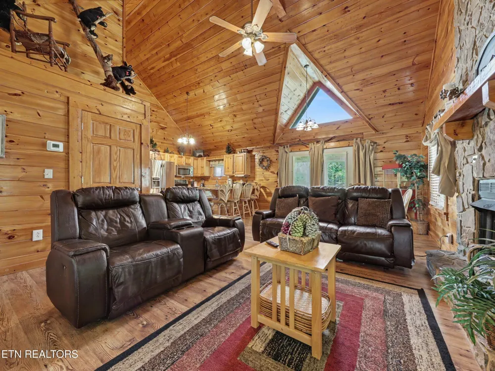 1629 Little Cabin Loop Pigeon Forge, TN 37862