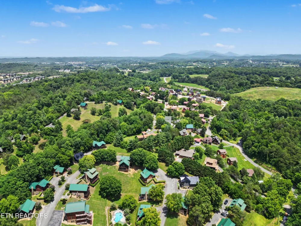 1629 Little Cabin Loop Pigeon Forge, TN 37862