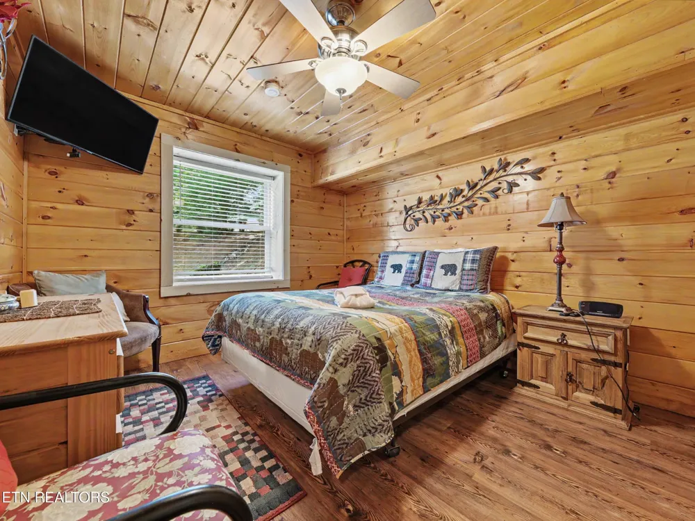 1629 Little Cabin Loop Pigeon Forge, TN 37862