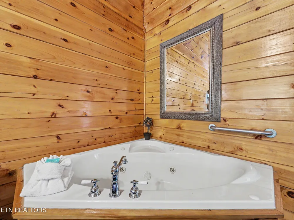 1629 Little Cabin Loop Pigeon Forge, TN 37862