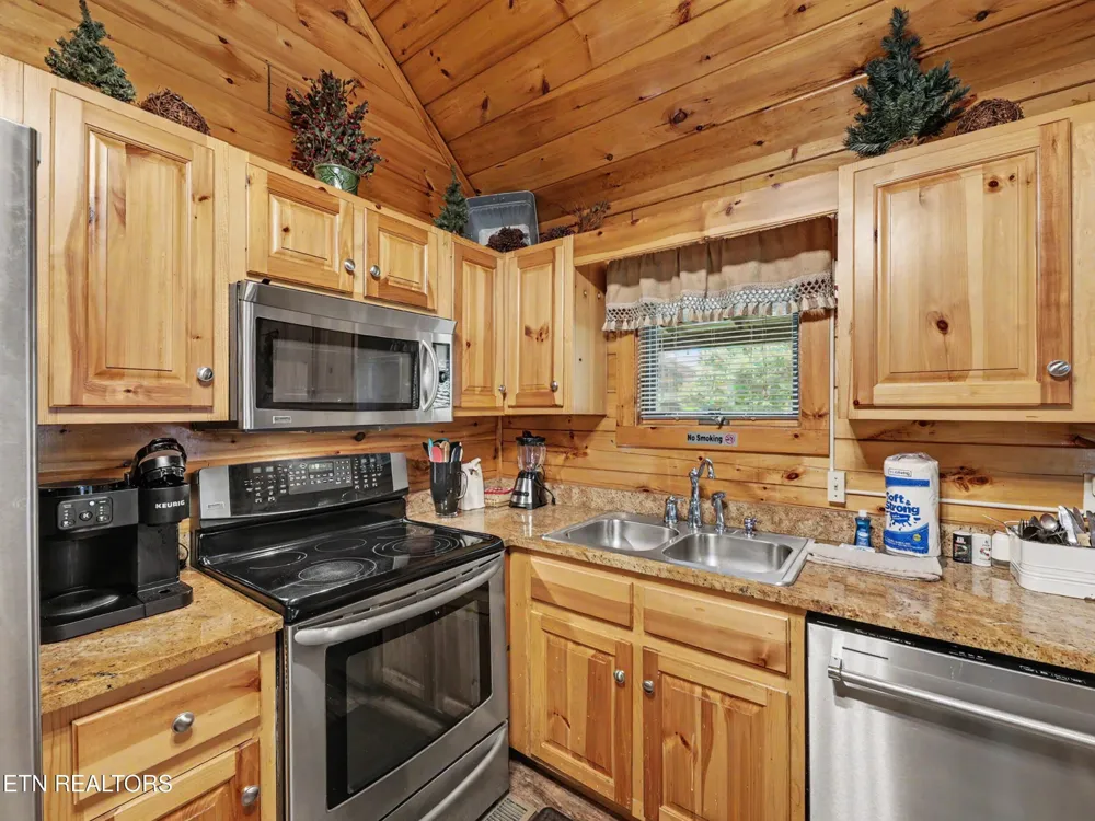 1629 Little Cabin Loop Pigeon Forge, TN 37862