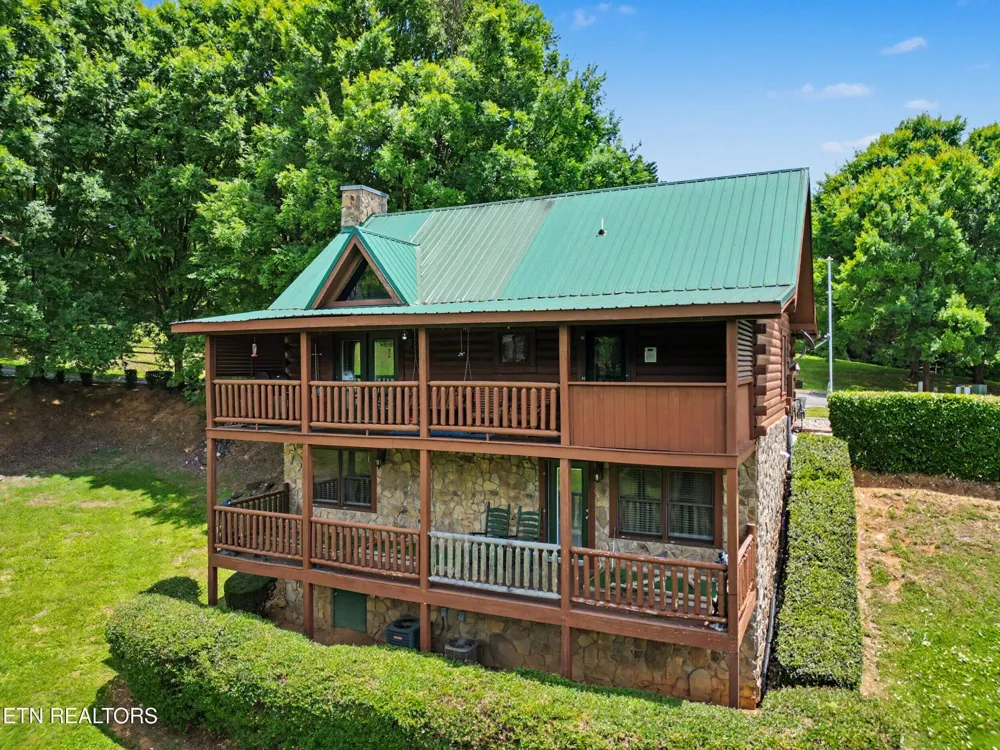 1629 Little Cabin Loop Pigeon Forge, TN 37862