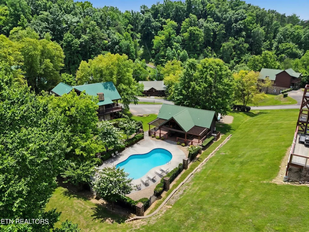 1629 Little Cabin Loop Pigeon Forge, TN 37862
