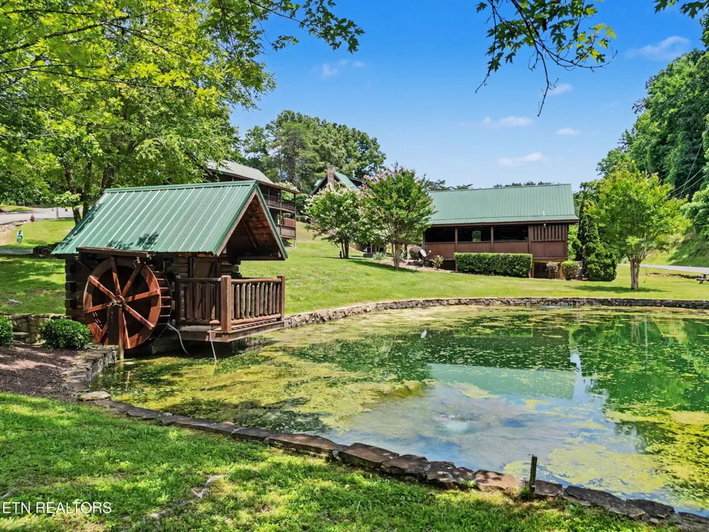 1629 Little Cabin Loop Pigeon Forge, TN 37862
