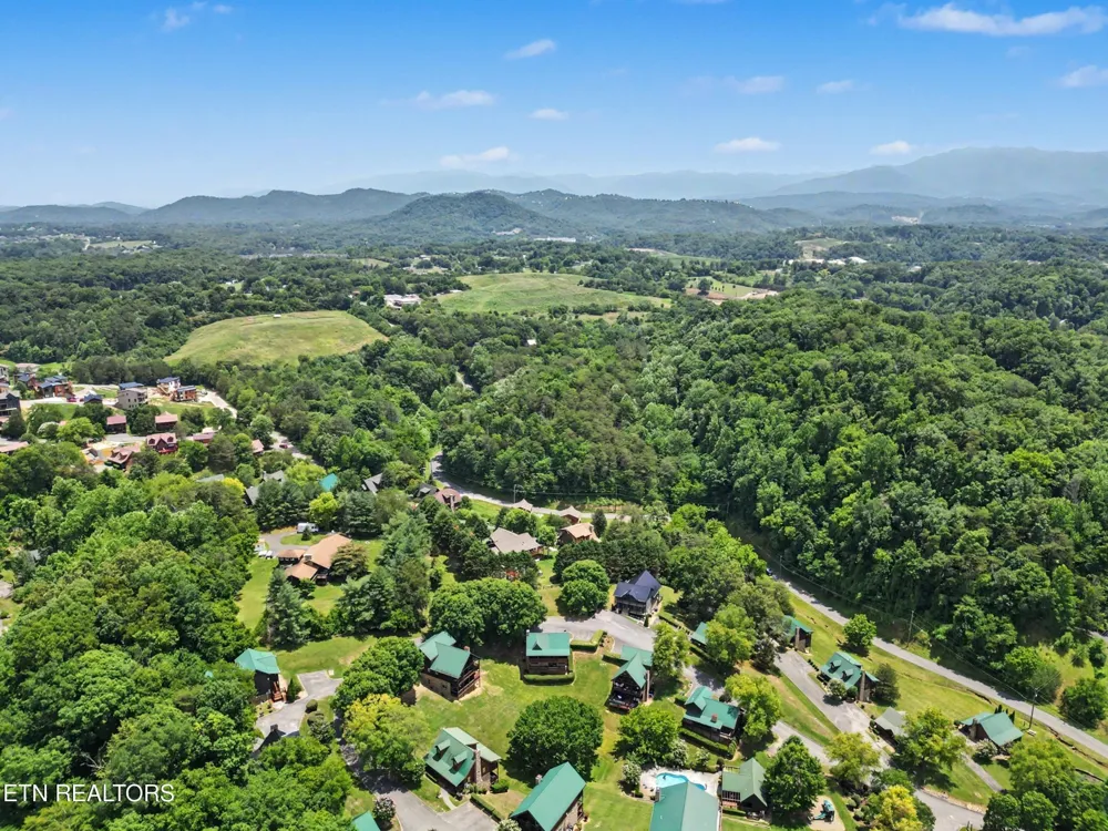 1629 Little Cabin Loop Pigeon Forge, TN 37862