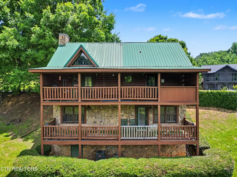 1629 Little Cabin Loop Pigeon Forge, TN 37862