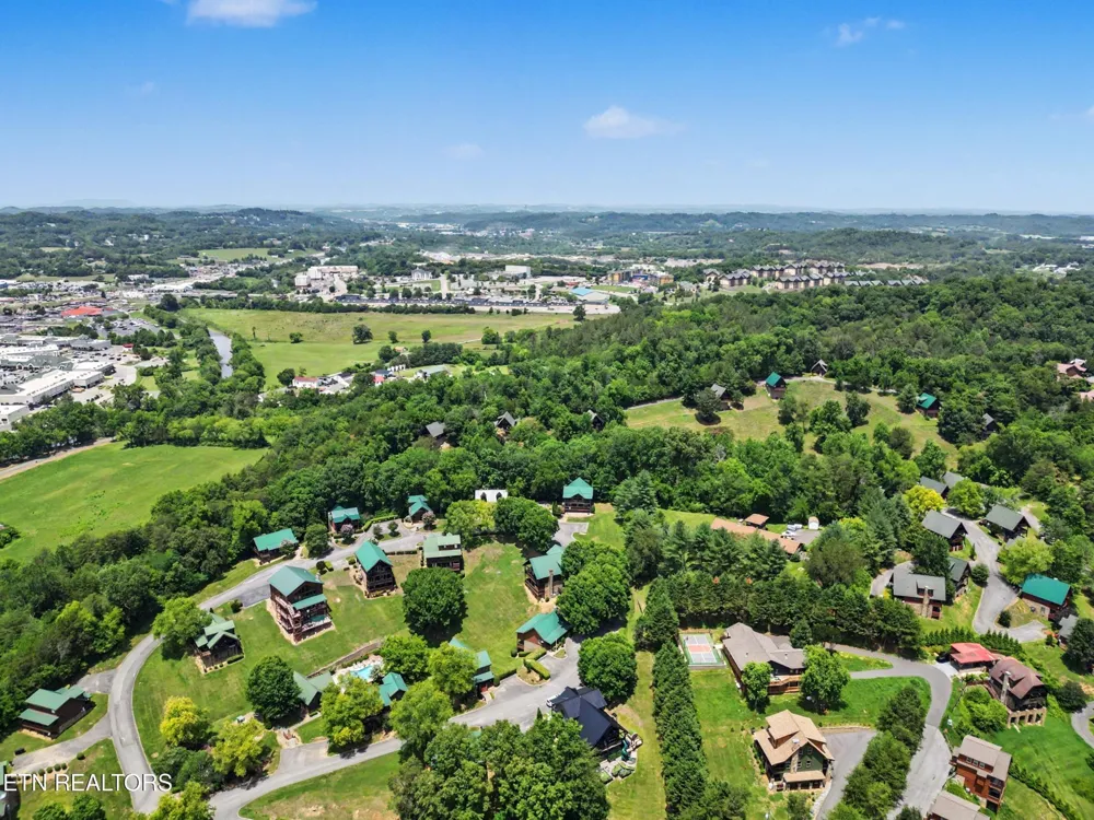 1629 Little Cabin Loop Pigeon Forge, TN 37862