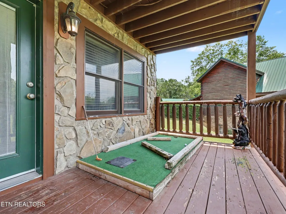 1629 Little Cabin Loop Pigeon Forge, TN 37862