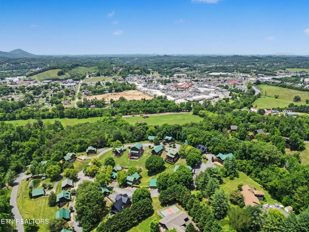 1629 Little Cabin Loop Pigeon Forge, TN 37862