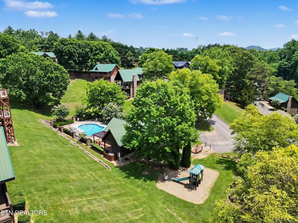 1629 Little Cabin Loop Pigeon Forge, TN 37862