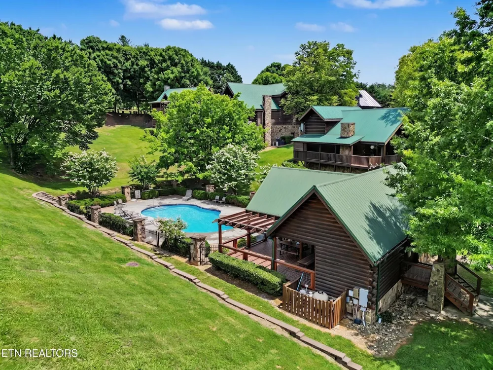 1629 Little Cabin Loop Pigeon Forge, TN 37862