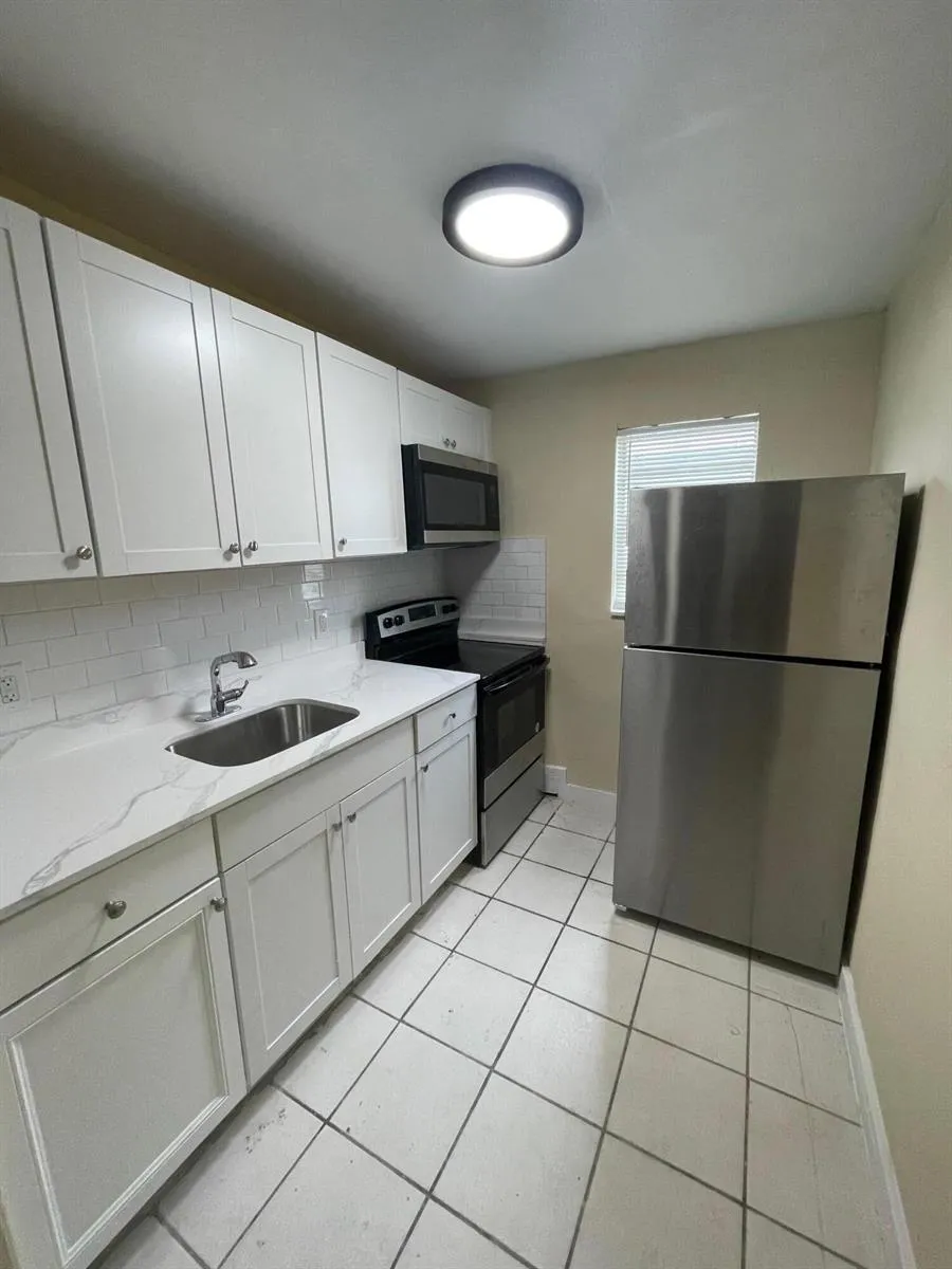 22 NW 8th Avenue ##1 Front Dania Beach, FL 33004