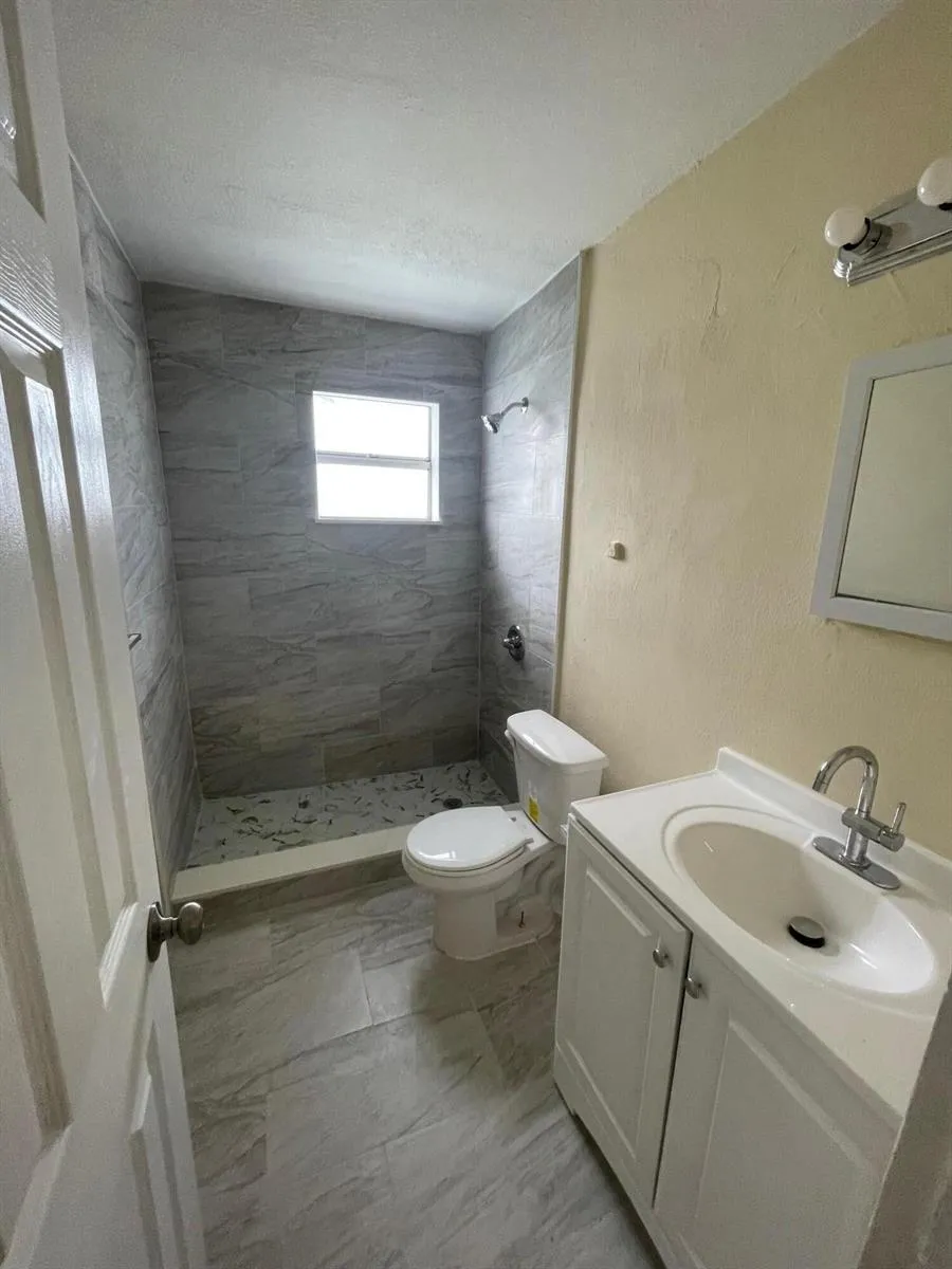 22 NW 8th Avenue ##1 Front Dania Beach, FL 33004
