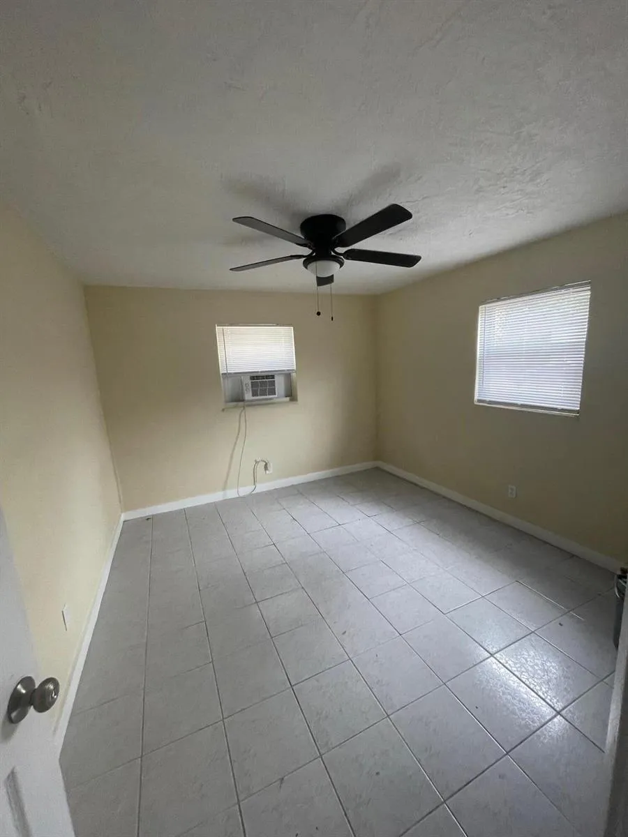 22 NW 8th Avenue ##1 Front Dania Beach, FL 33004