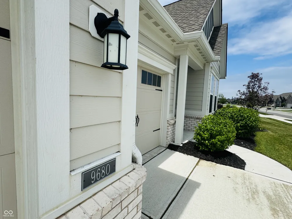 9680 Holborn Avenue McCordsville, IN 46055