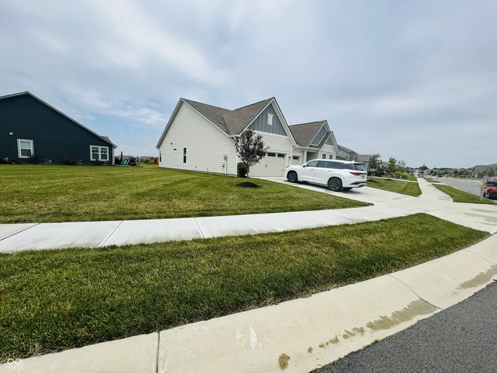9680 Holborn Avenue McCordsville, IN 46055