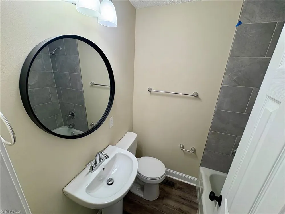 118 Lakeview Circle Thomasville, NC 27360