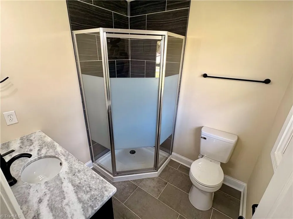 118 Lakeview Circle Thomasville, NC 27360