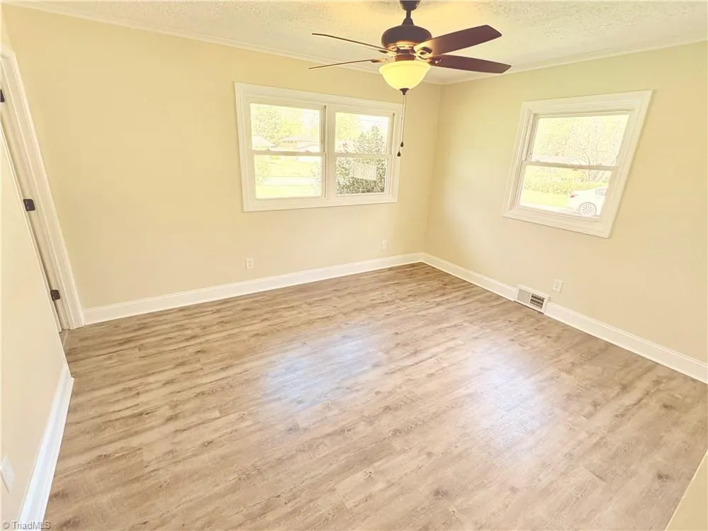 118 Lakeview Circle Thomasville, NC 27360