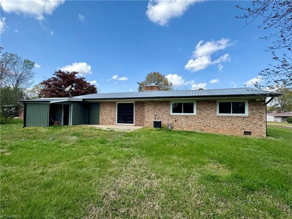 118 Lakeview Circle Thomasville, NC 27360