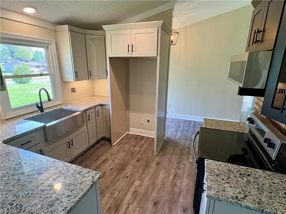 118 Lakeview Circle Thomasville, NC 27360