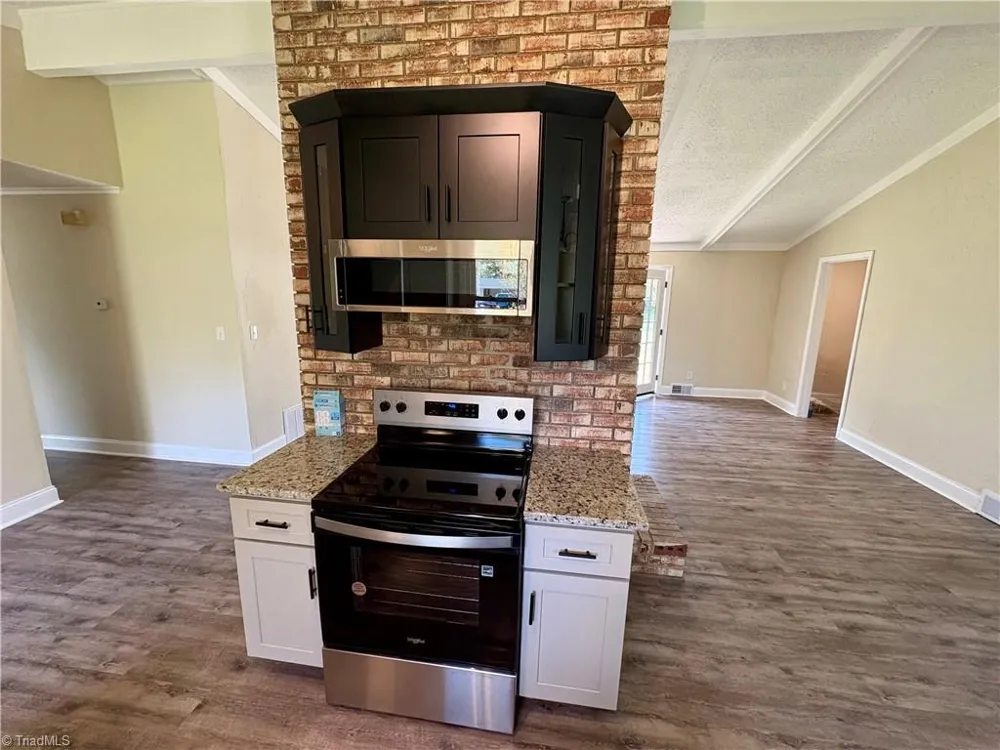118 Lakeview Circle Thomasville, NC 27360