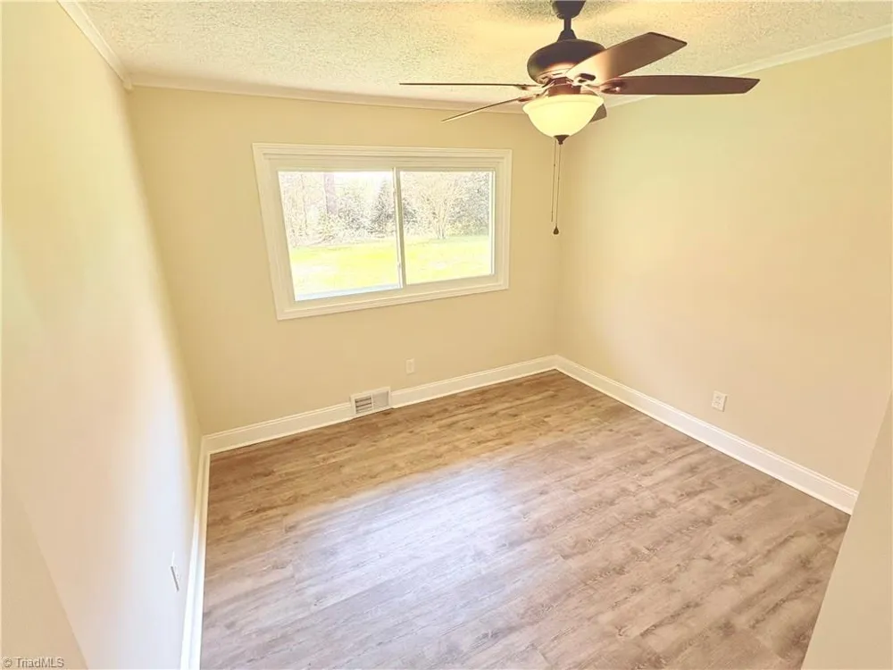 118 Lakeview Circle Thomasville, NC 27360