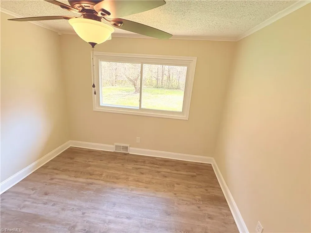 118 Lakeview Circle Thomasville, NC 27360