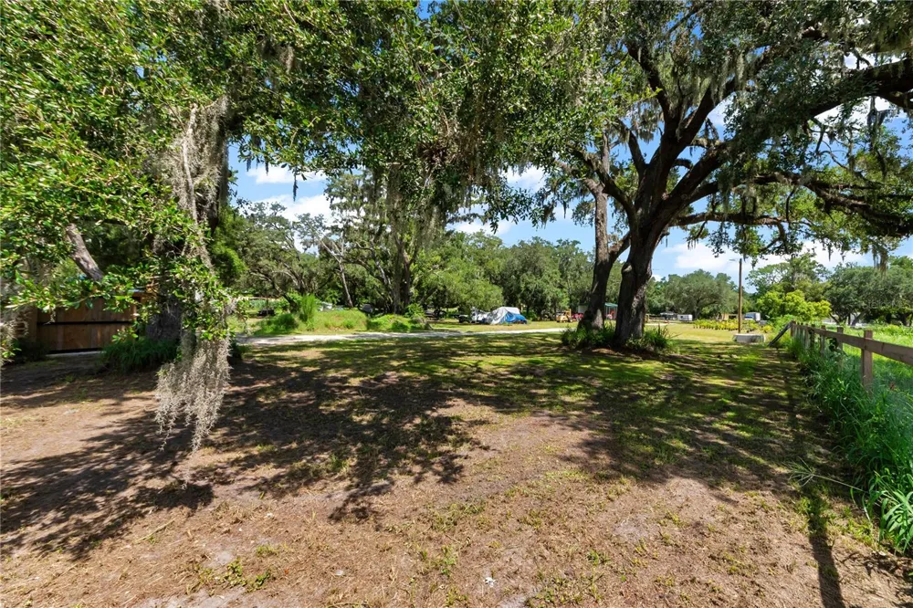 9922 ROCKHILL ROAD Thonotosassa, FL 33592