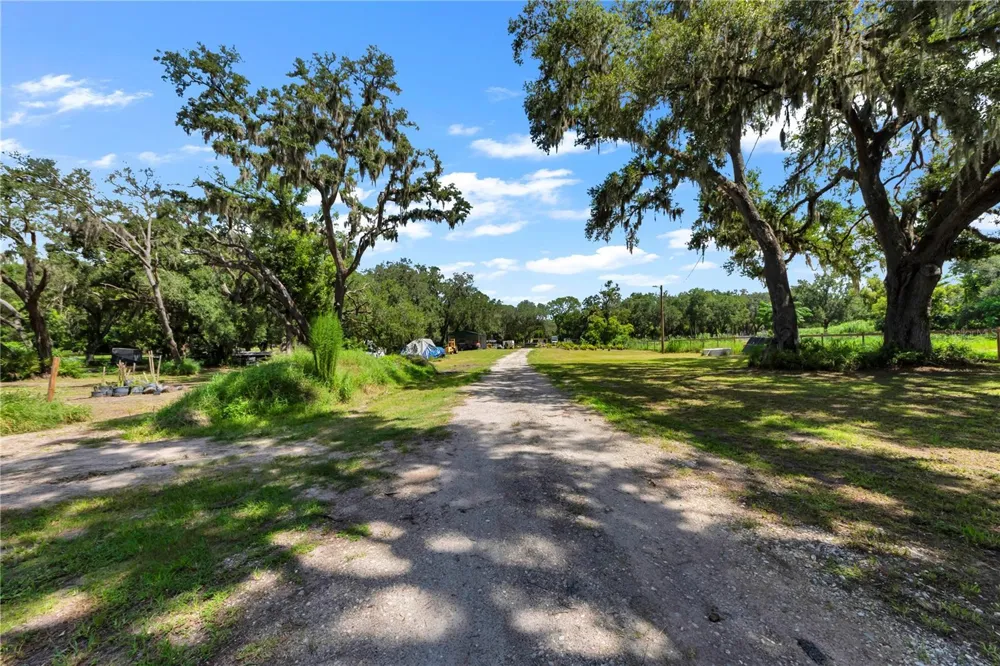 9922 ROCKHILL ROAD Thonotosassa, FL 33592