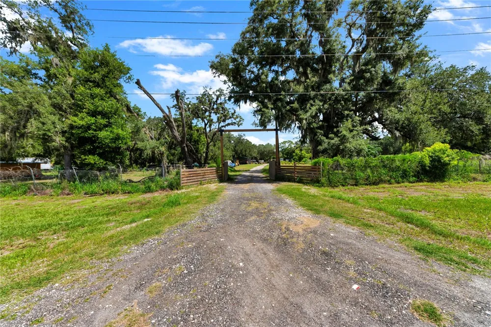 9922 ROCKHILL ROAD Thonotosassa, FL 33592