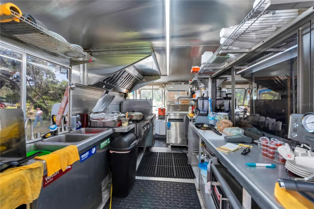 9922 ROCKHILL ROAD Thonotosassa, FL 33592