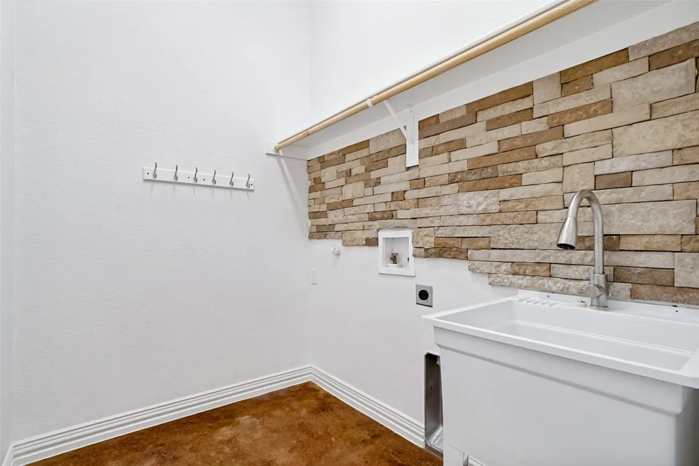 223 Carriage Drive Willow Park, TX 76087