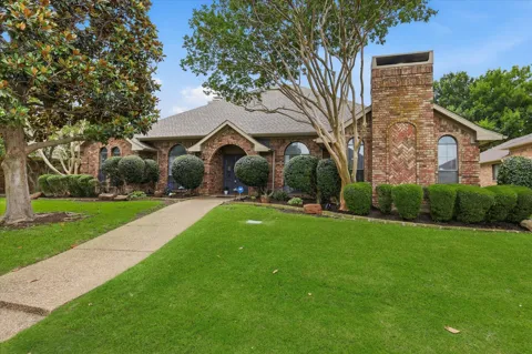 1516 Glastonbury Drive