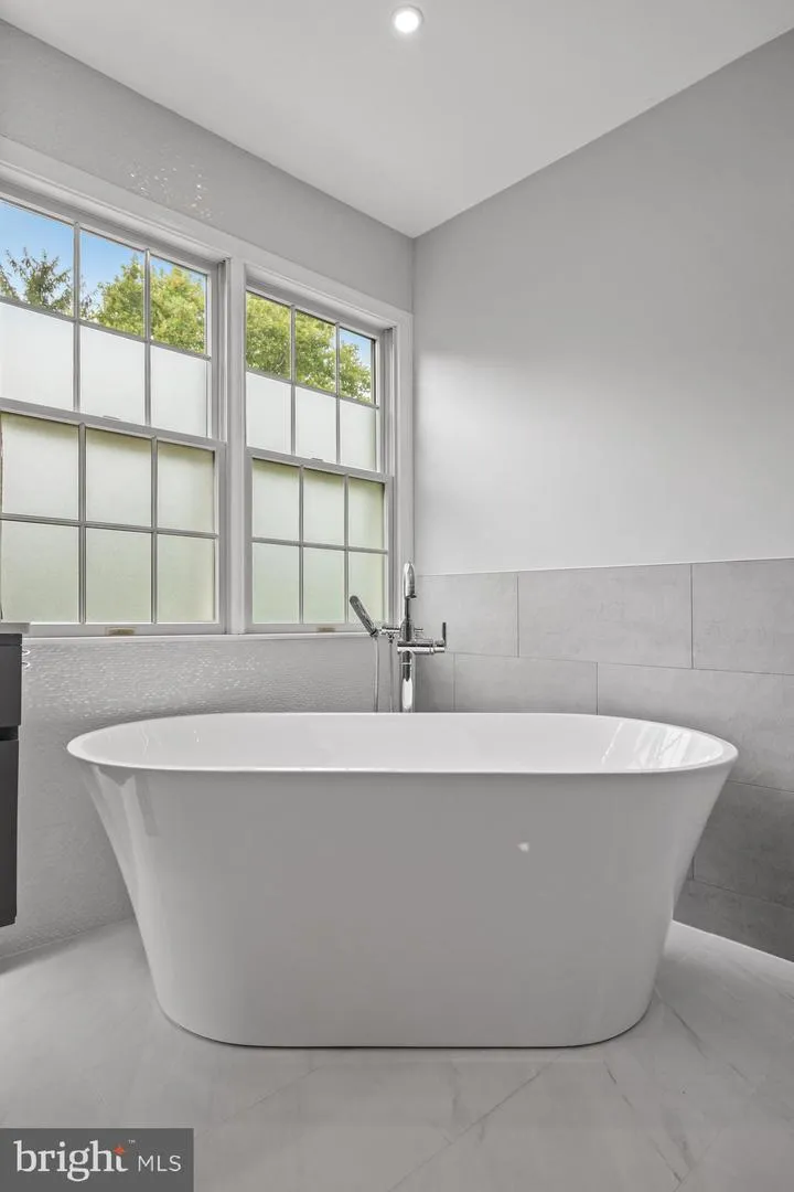 144 COUNTRY CLUB DRIVE Moorestown, NJ 08057