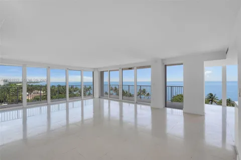 881 Ocean Dr #7H