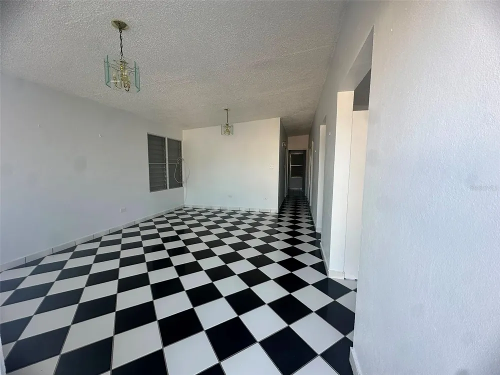 7 JARDINES DE COUNTRY CLUB DEV. #B-14 Carolina, PR 00983